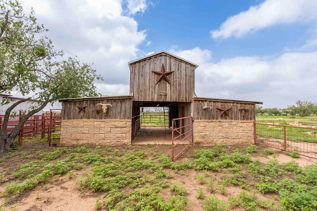 2950 Ranch Road 33, Big Spring, TX 79720 - view of barn featuring an exterior structure