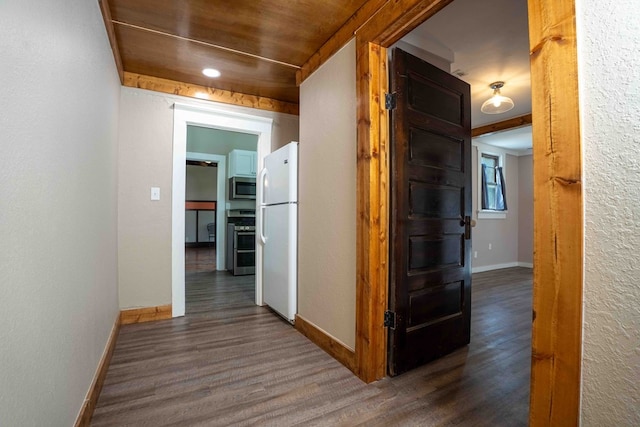 2950 Ranch Road 33, Big Spring, TX 79720 - hall featuring wood finished floors and baseboards