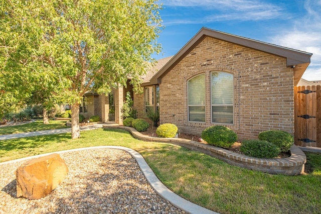 view of front of home with a front lawn