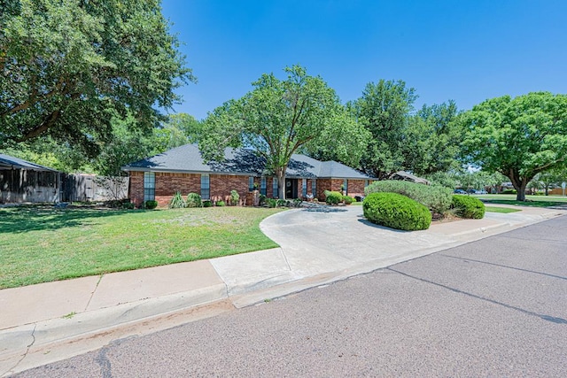 5004 Los Alamitos Dr, Midland, TX 79705 - ranch-style house featuring brick siding