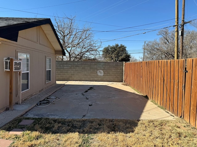 view of yard with a patio