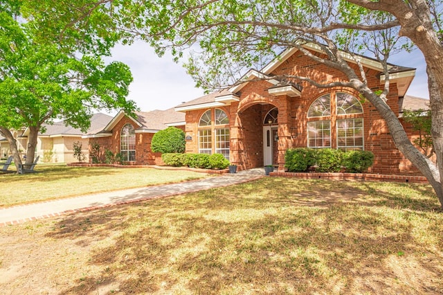 5706 Devlin Pl, Midland, TX 79707 - traditional-style home with brick siding and a front yard