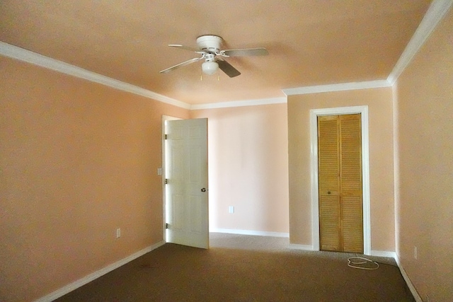 empty room with ceiling fan, baseboards, and ornamental molding