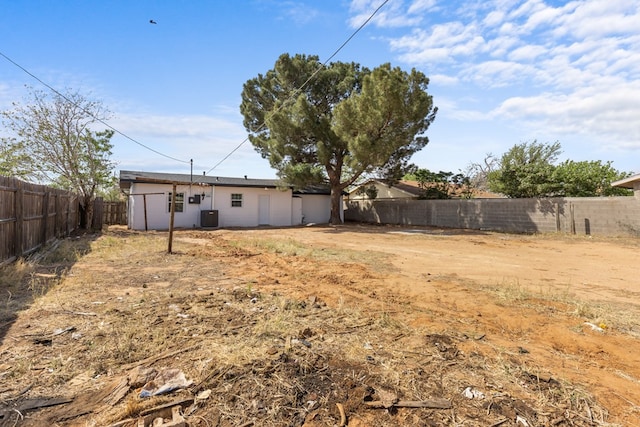 201 E Pine Ave, Midland, TX 79705 - view of yard with central AC and a fenced backyard
