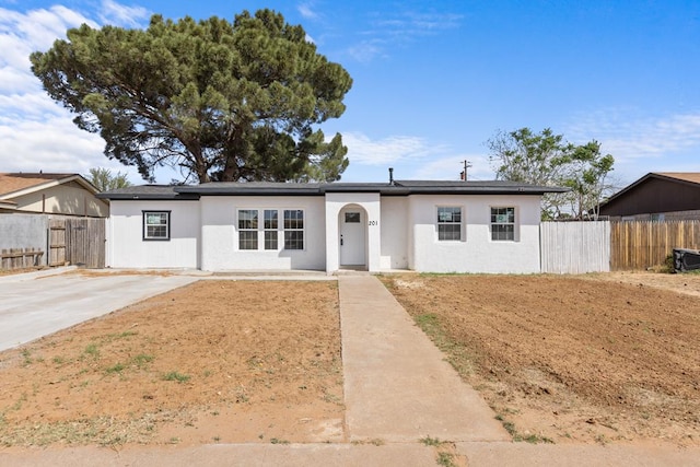 201 E Pine Ave, Midland, TX 79705 - single story home featuring fence and stucco siding