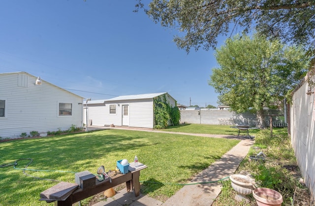 view of yard with an outdoor structure