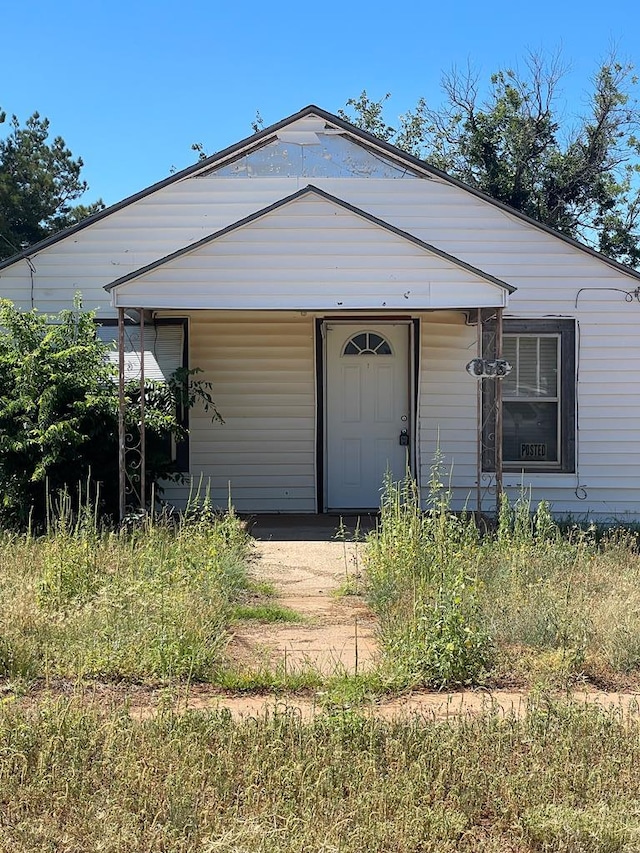 view of front of property