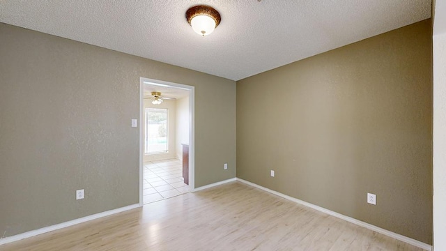 4203 Skyline Dr, Midland, TX 79707 - unfurnished room featuring light wood-style floors, a textured ceiling, and baseboards
