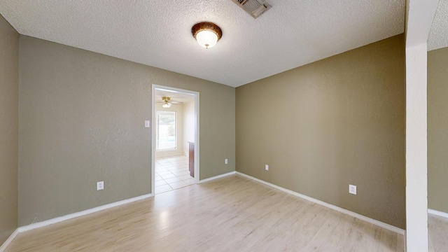 4203 Skyline Dr, Midland, TX 79707 - spare room with a textured ceiling, light wood-style flooring, baseboards, and a ceiling fan