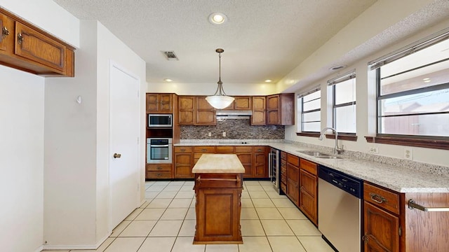 4203 Skyline Dr, Midland, TX 79707 - kitchen featuring appliances with stainless steel finishes, a sink, wine cooler, decorative backsplash, and a kitchen island
