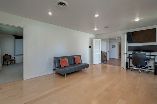 sitting room with light wood-style floors, baseboards, recessed lighting, and visible vents
