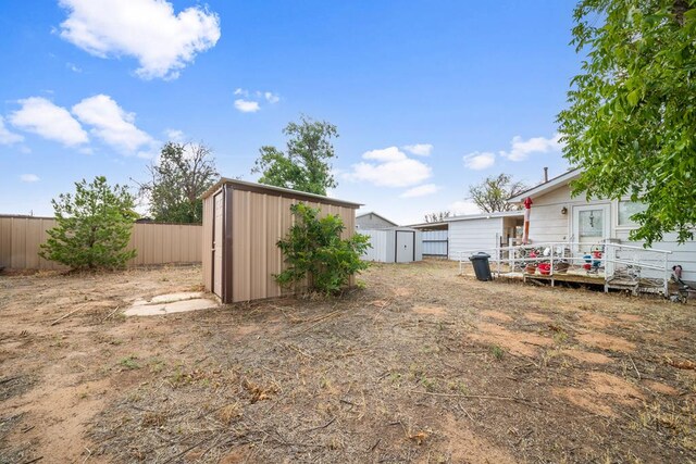 view of yard with a shed