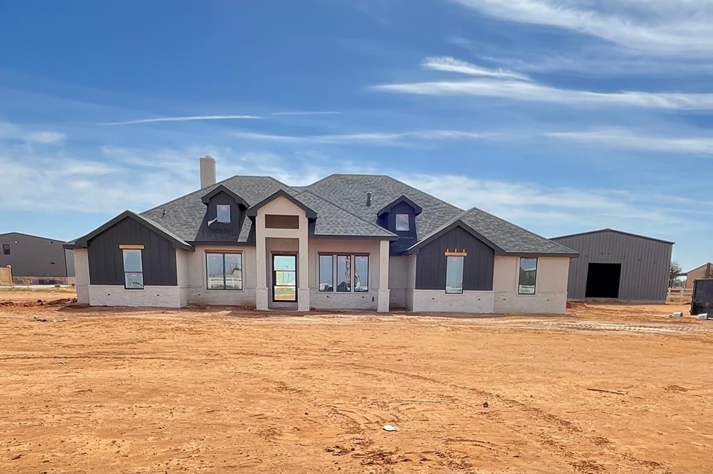 view of front of home with an outbuilding