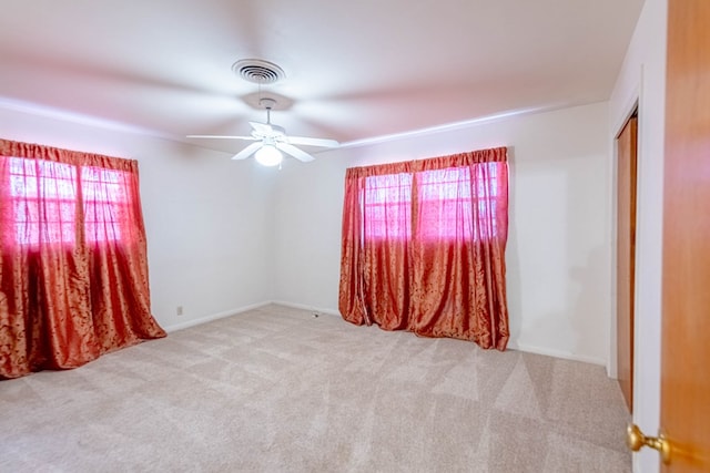 unfurnished room featuring a ceiling fan, visible vents, and carpet floors