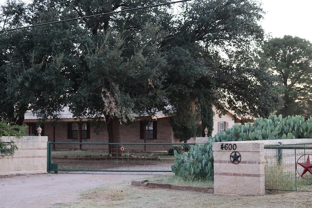 view of front facade