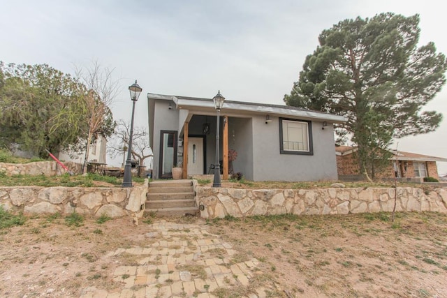 view of front facade featuring stucco siding