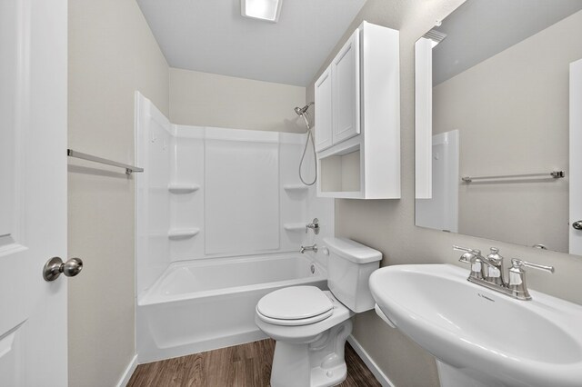 1317 Masquerade Blvd, Odessa, TX 79765 - bathroom featuring wood finished floors and shower / bath combination