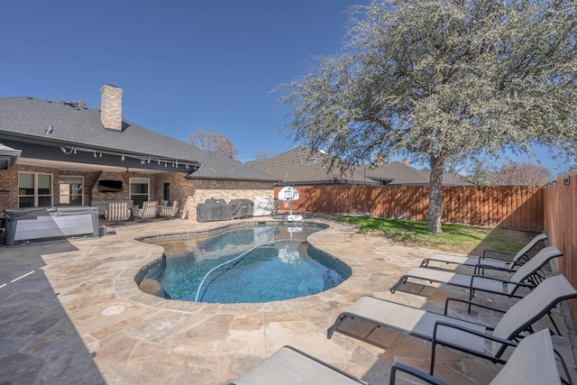 5807 Sterling Pl, Midland, TX 79707 - view of swimming pool featuring a hot tub, a fenced backyard, and a patio