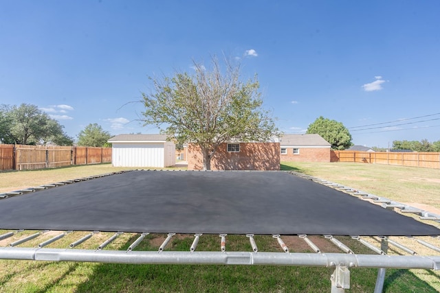 view of front of home featuring an outdoor structure and a front lawn