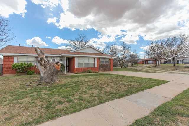 ranch-style home with a front yard