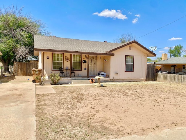 ranch-style house with covered porch