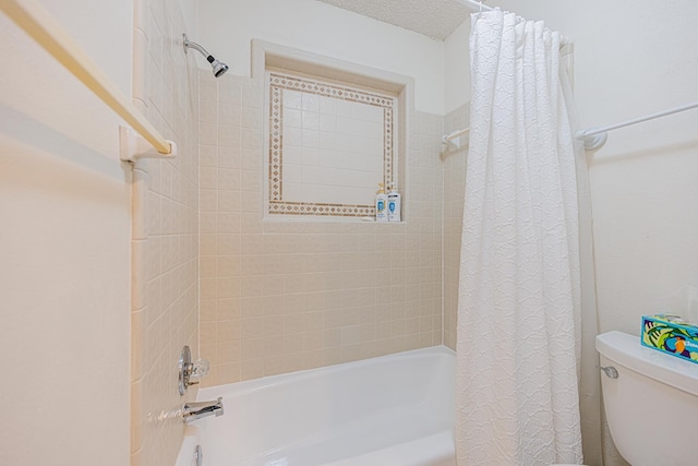 full bathroom with shower / tub combo with curtain and toilet