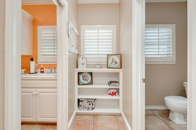 bathroom featuring tile patterned floors, baseboards, vanity, and toilet