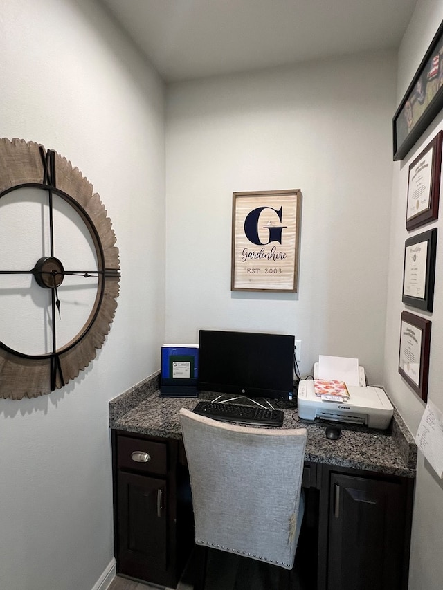 8409 E County Rd 113, Midland, TX 79706 - home office with baseboards