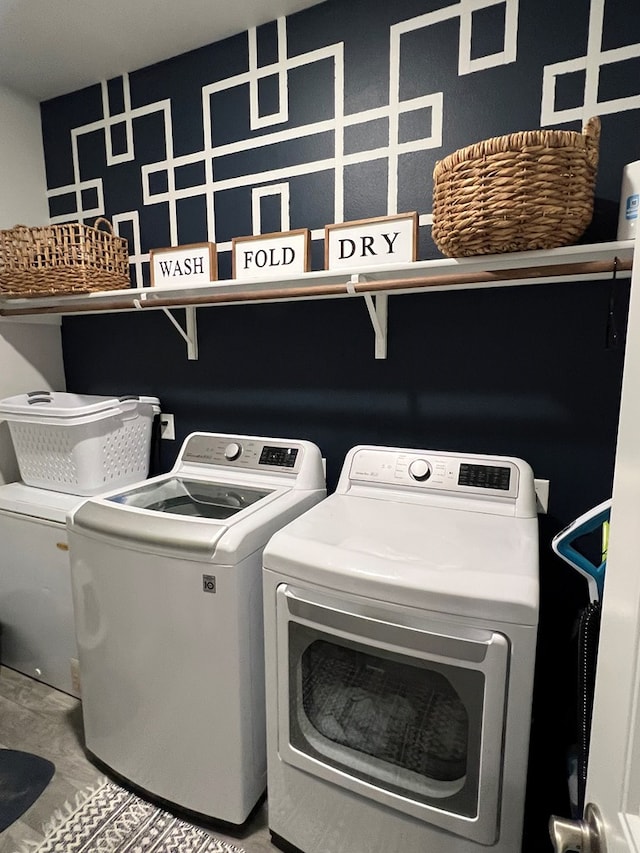 8409 E County Rd 113, Midland, TX 79706 - laundry area featuring independent washer and dryer