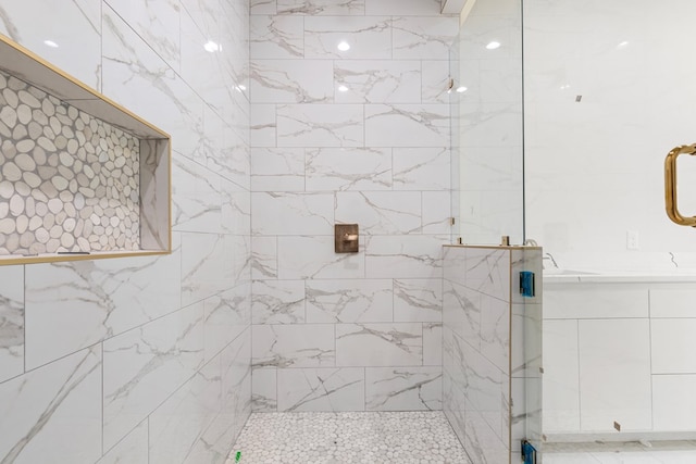 2607 Hoya Dr, Midland, TX 79707 - bathroom featuring a tile shower