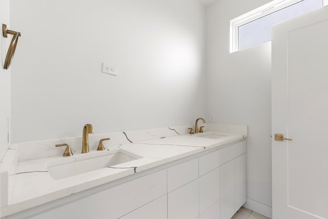 2607 Hoya Dr, Midland, TX 79707 - full bath featuring double vanity