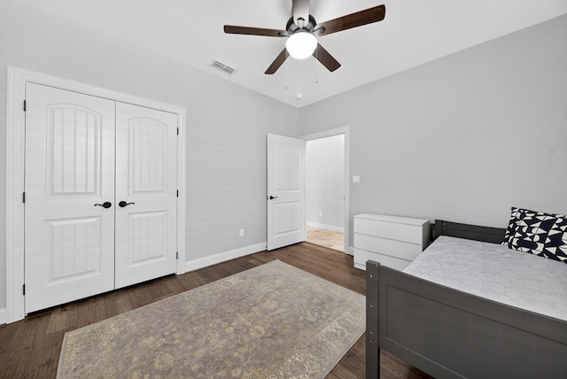 5514 Casa Grande Trl, Midland, TX 79707 - bedroom featuring baseboards, a closet, dark wood finished floors, and ceiling fan