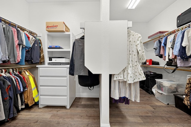 5514 Casa Grande Trl, Midland, TX 79707 - walk in closet featuring wood finished floors