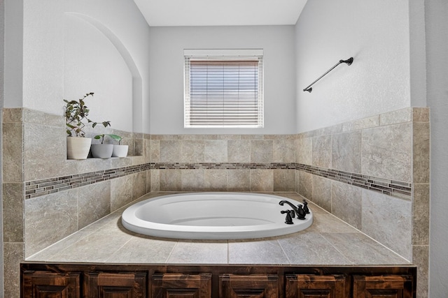 5514 Casa Grande Trl, Midland, TX 79707 - bathroom with a bath
