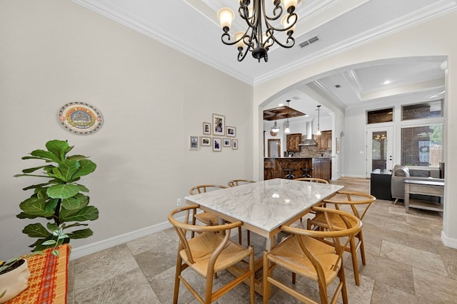 5514 Casa Grande Trl, Midland, TX 79707 - dining area featuring arched walkways, crown molding, baseboards, a chandelier, and stone tile floors