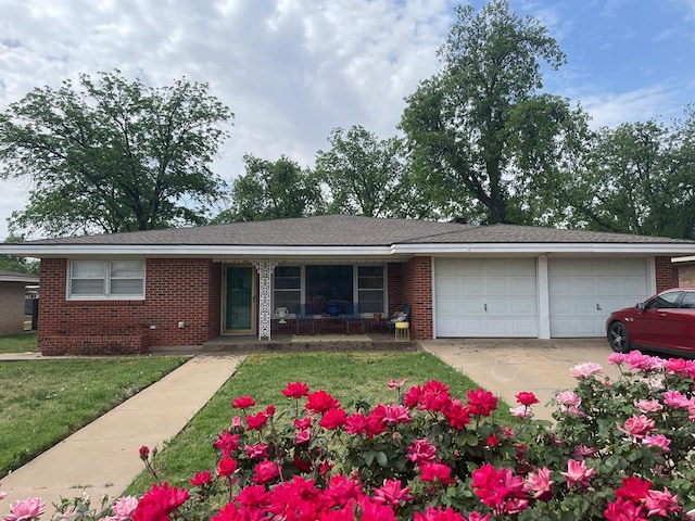 2804 33rd St, Snyder, TX 79549 - ranch-style home featuring an attached garage, brick siding, a front lawn, and concrete driveway