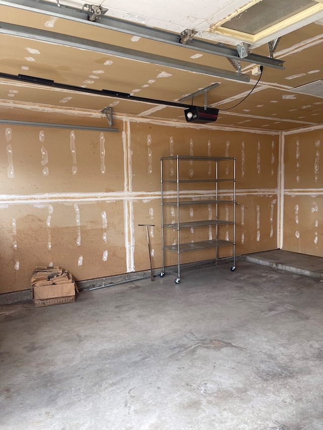 4400 Palmer Dr, Midland, TX 79705 - garage featuring a garage door opener