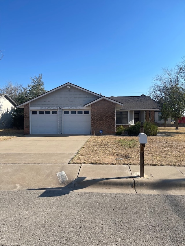 4400 Palmer Dr, Midland, TX 79705 - single story home featuring driveway, brick siding, and a garage