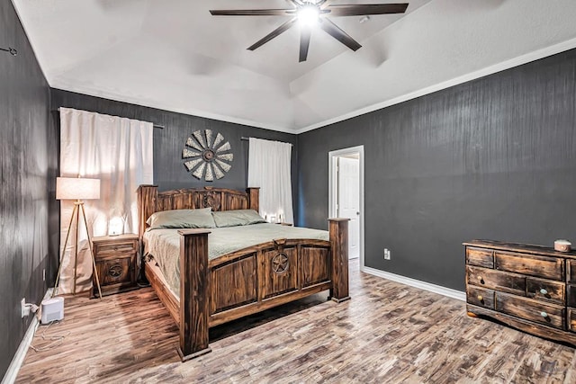 bedroom with lofted ceiling, a ceiling fan, light wood-style flooring, and baseboards