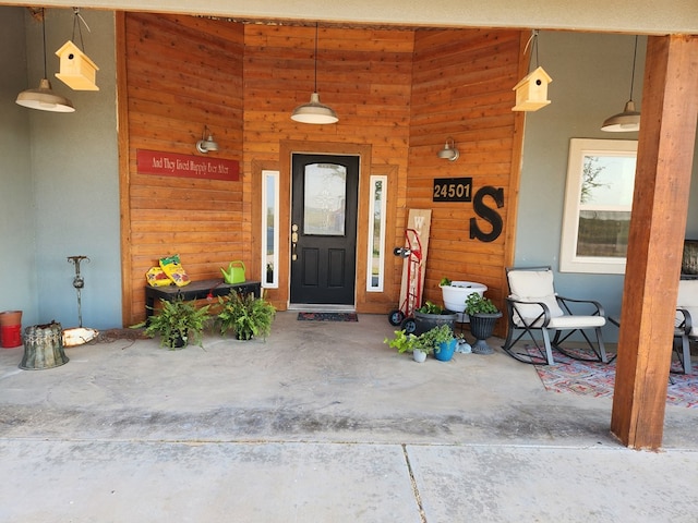 property entrance featuring covered porch