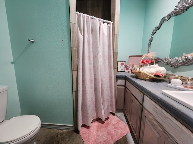 bathroom with vanity, a shower with shower curtain, and toilet