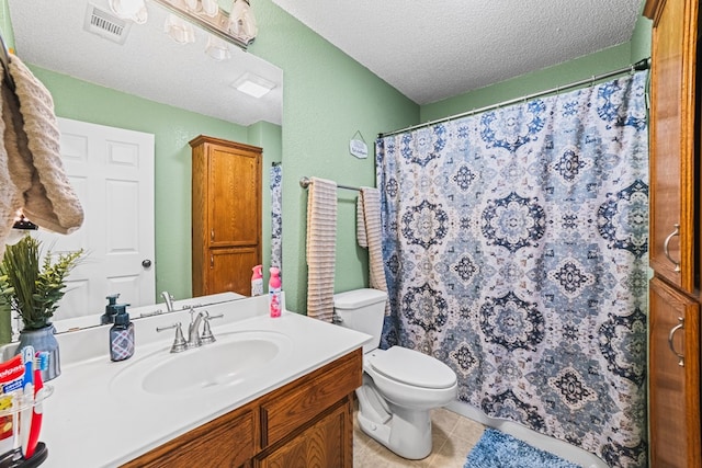 491 County Rd 202, Seminole, TX 79360 - full bathroom featuring a textured ceiling, vanity, toilet, tile patterned floors, and curtained shower