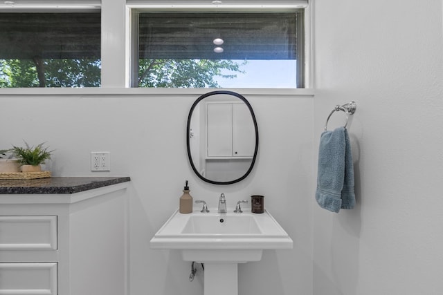 1611 W Tennessee Ave, Midland, TX 79701 - bathroom with a sink