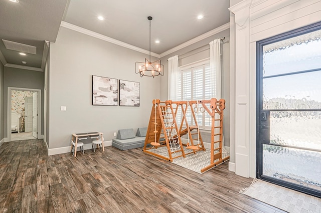 dining space featuring recessed lighting, a notable chandelier, baseboards, ornamental molding, and dark wood-style floors