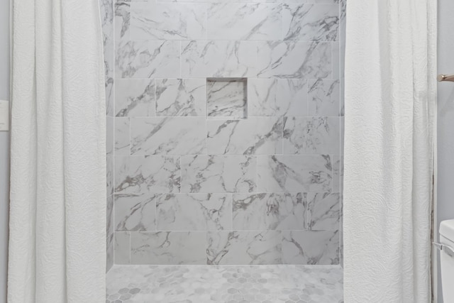 2208 Bedford Dr, Midland, TX 79701 - full bathroom featuring toilet and tiled shower