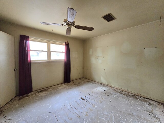 empty room featuring ceiling fan and visible vents