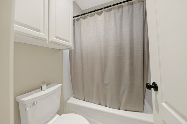 5703 Devlin Pl, Midland, TX 79707 - full bath featuring shower / tub combo with curtain and toilet