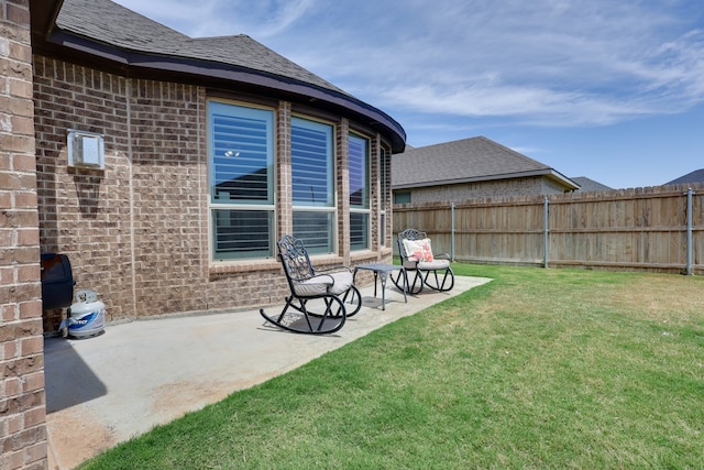 view of yard with a patio area