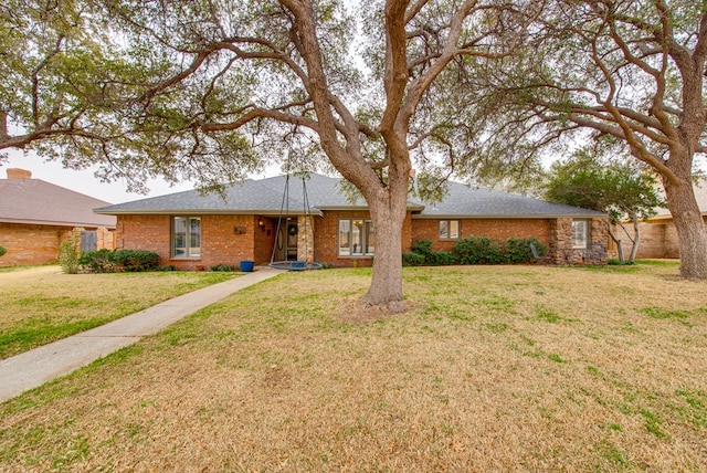 single story home featuring a front yard