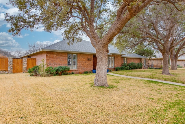 single story home featuring a front lawn